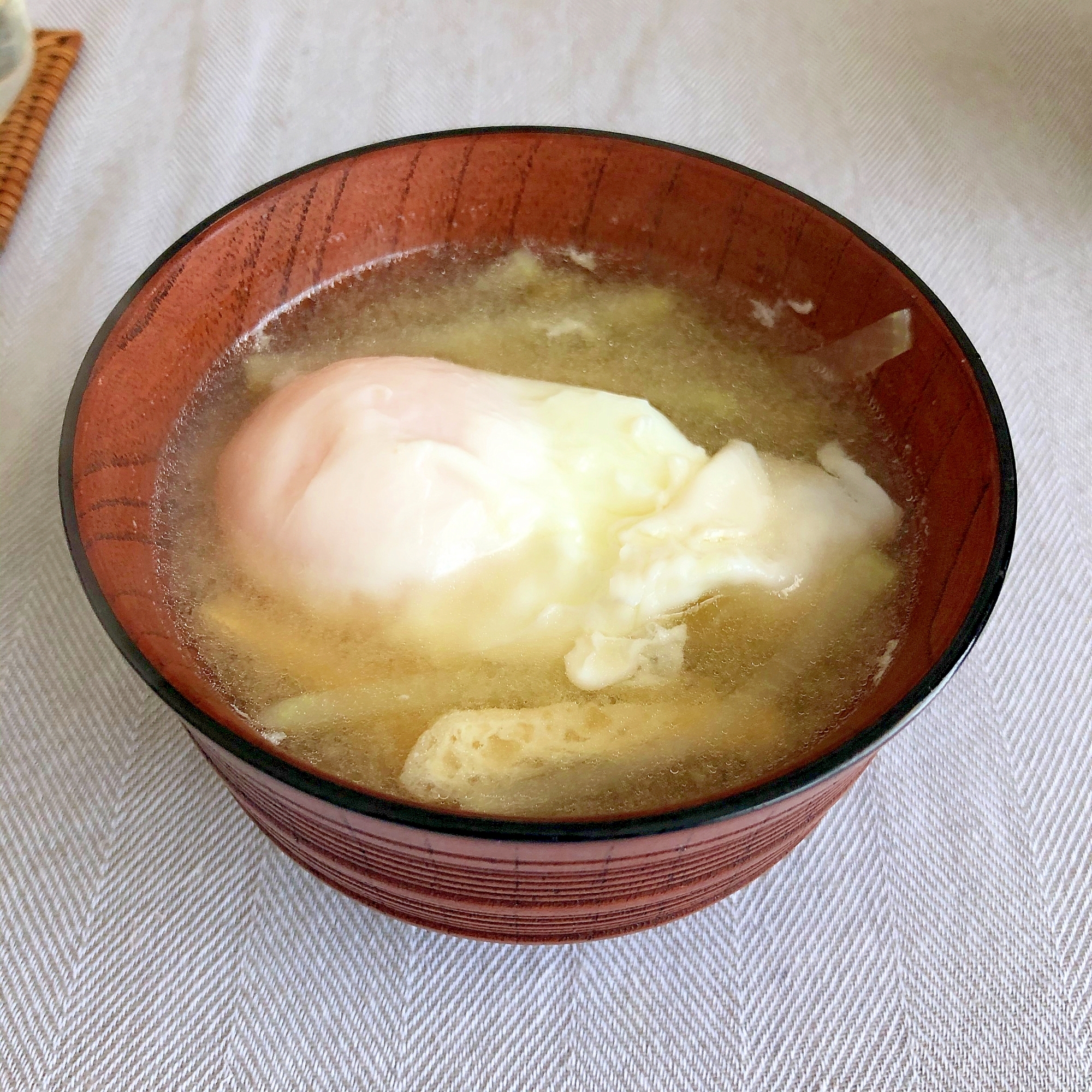 大根と油揚げの落とし卵味噌汁