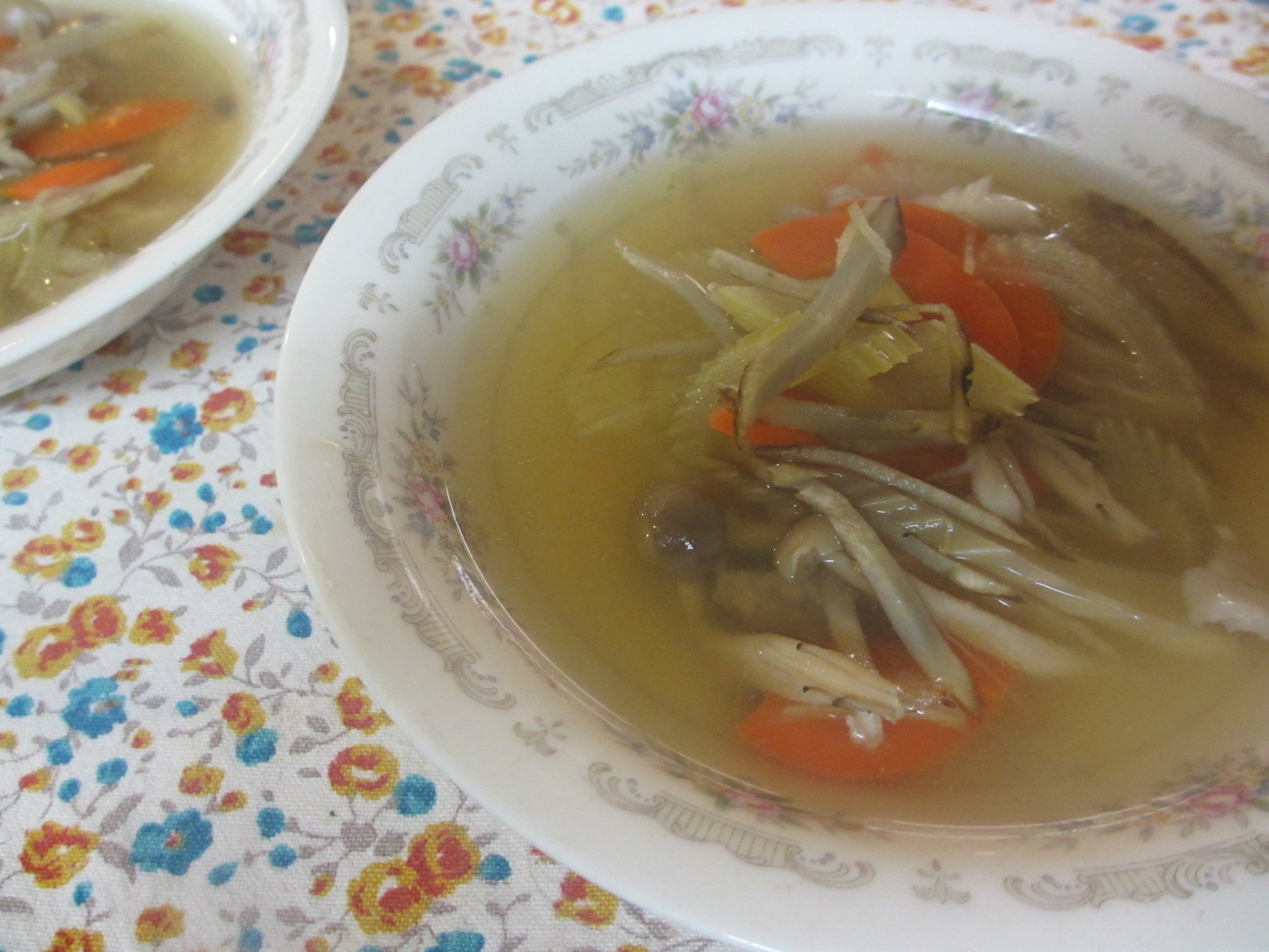 ごぼうとセロリの生姜スープ