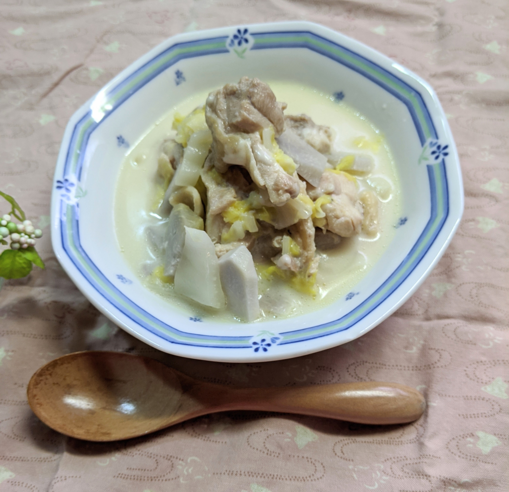 鶏肉と里芋と白菜のミルクスープ