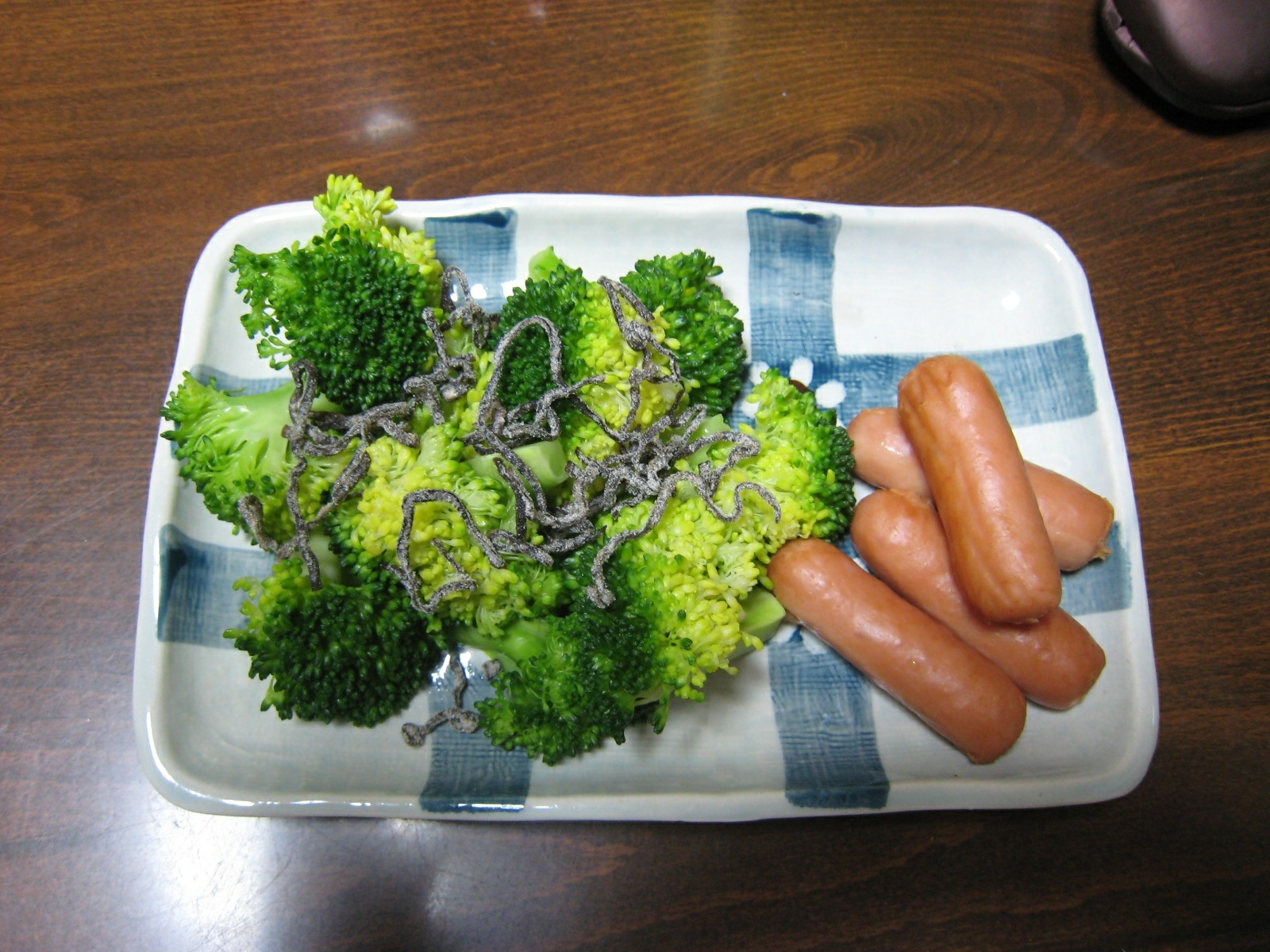 ブロッコリーとソーセージの大蒜茹で レシピ 作り方 By のん786 楽天レシピ