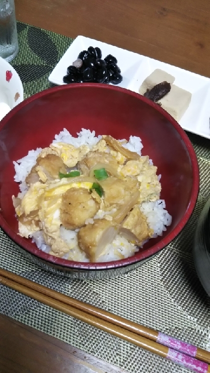 娘の夕食に親子丼作ろうと思ったら鶏肉がない！冷凍大活躍でした。一手間で豪華になりました～(^^)ごちそうさまです。美味しくいただきましたー。