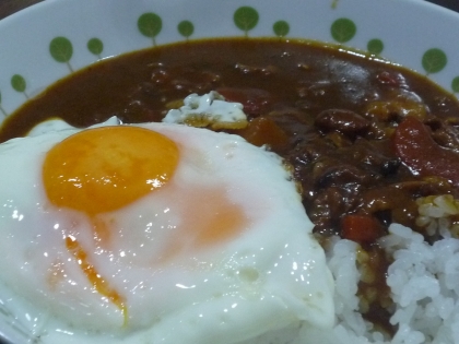 夕飯にいただきました～♪相葉くんのCM観てたらmegちゃんのめだまやきカレーが食べたくなりました～♪
美味しかった～♡