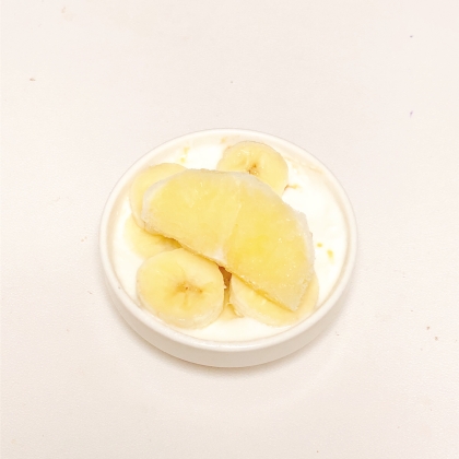 ヨーグルトにオレンジとバナナを♪