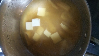 油揚げと豆腐の味噌汁