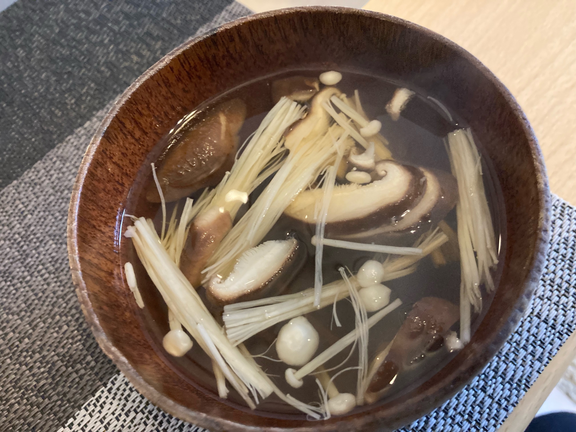 椎茸とエノキのすまし汁