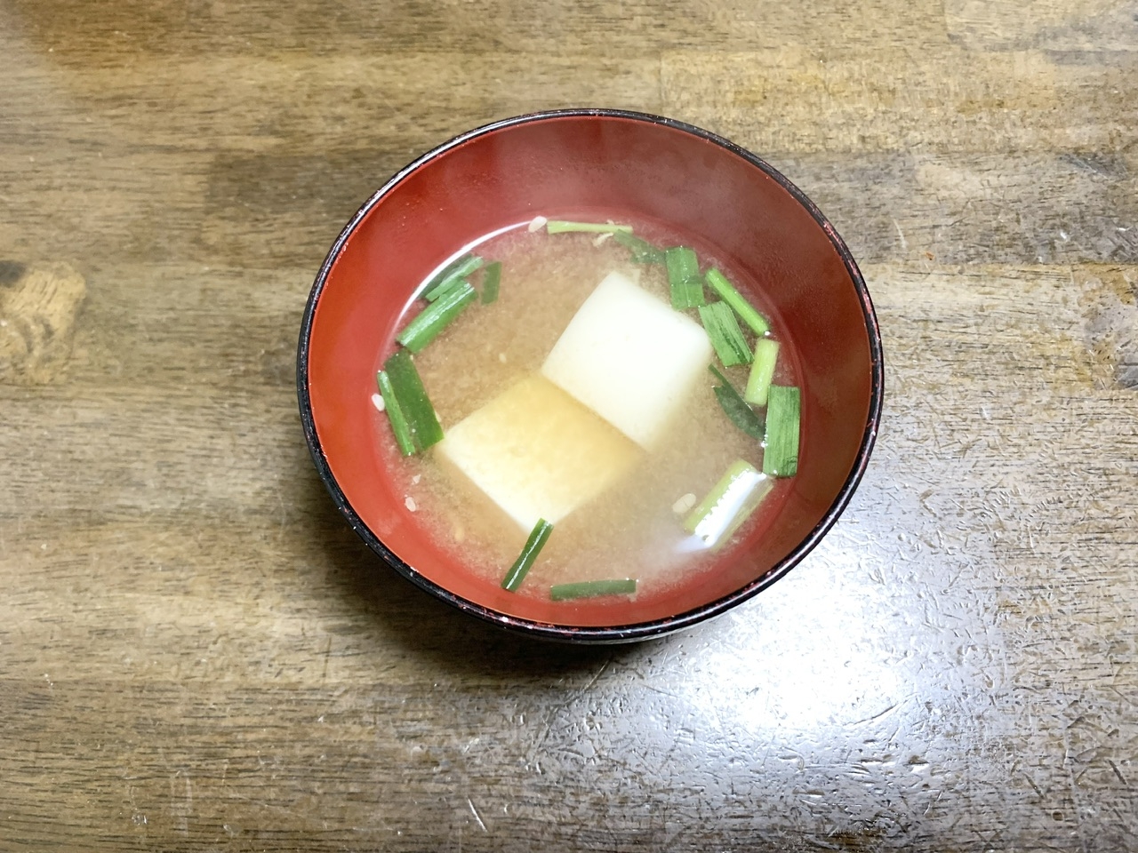 味噌汁レシピ　ニラと豆腐の味噌汁