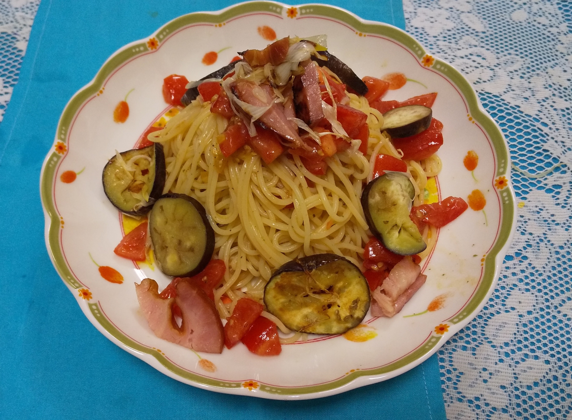 茄子とベーコンとトマトの冷製パスタ