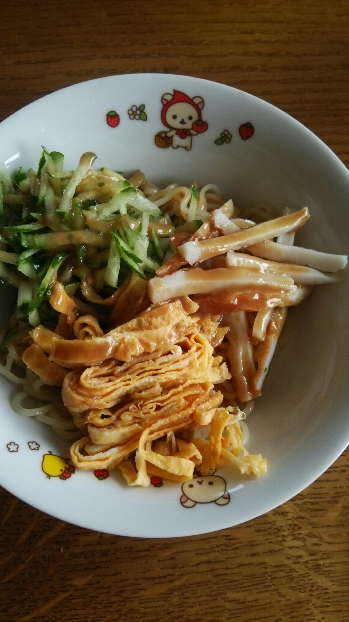 きゅうりと卵とちくわの冷麺