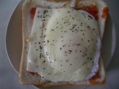 ブラックペッパー忘れたので仕上げにかけました。
卵のボリュームで朝からお腹いっぱい♪美味しかったです。