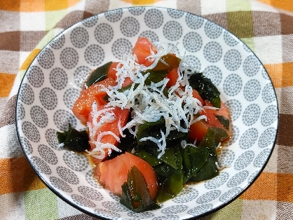 ノンオイルでヘルシー♡トマトとしらすのポン酢和え