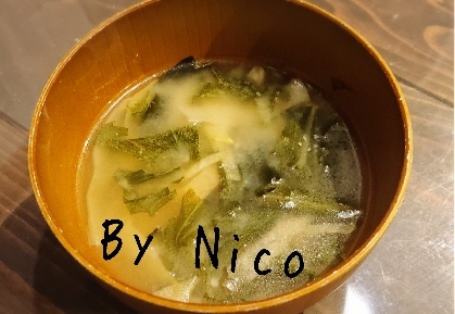 白菜と油揚げ、ワカメのお味噌汁