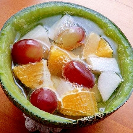 ５分 メロンカップで フルーツポンチ 冷凍品も レシピ 作り方 By ジョン リーバス 楽天レシピ