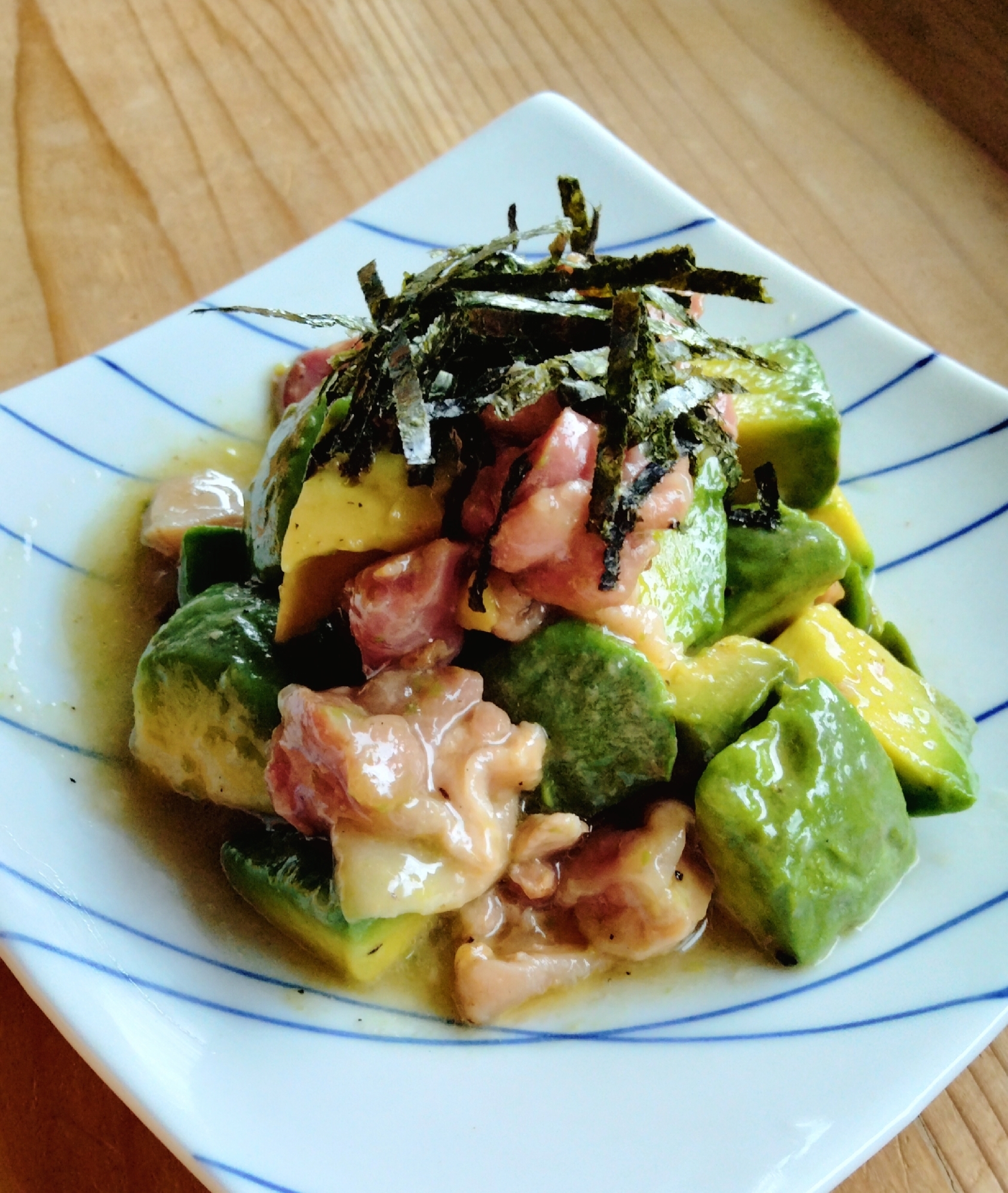 すぐ出来る♥焼き鳥の缶詰でアボカドおつまみ