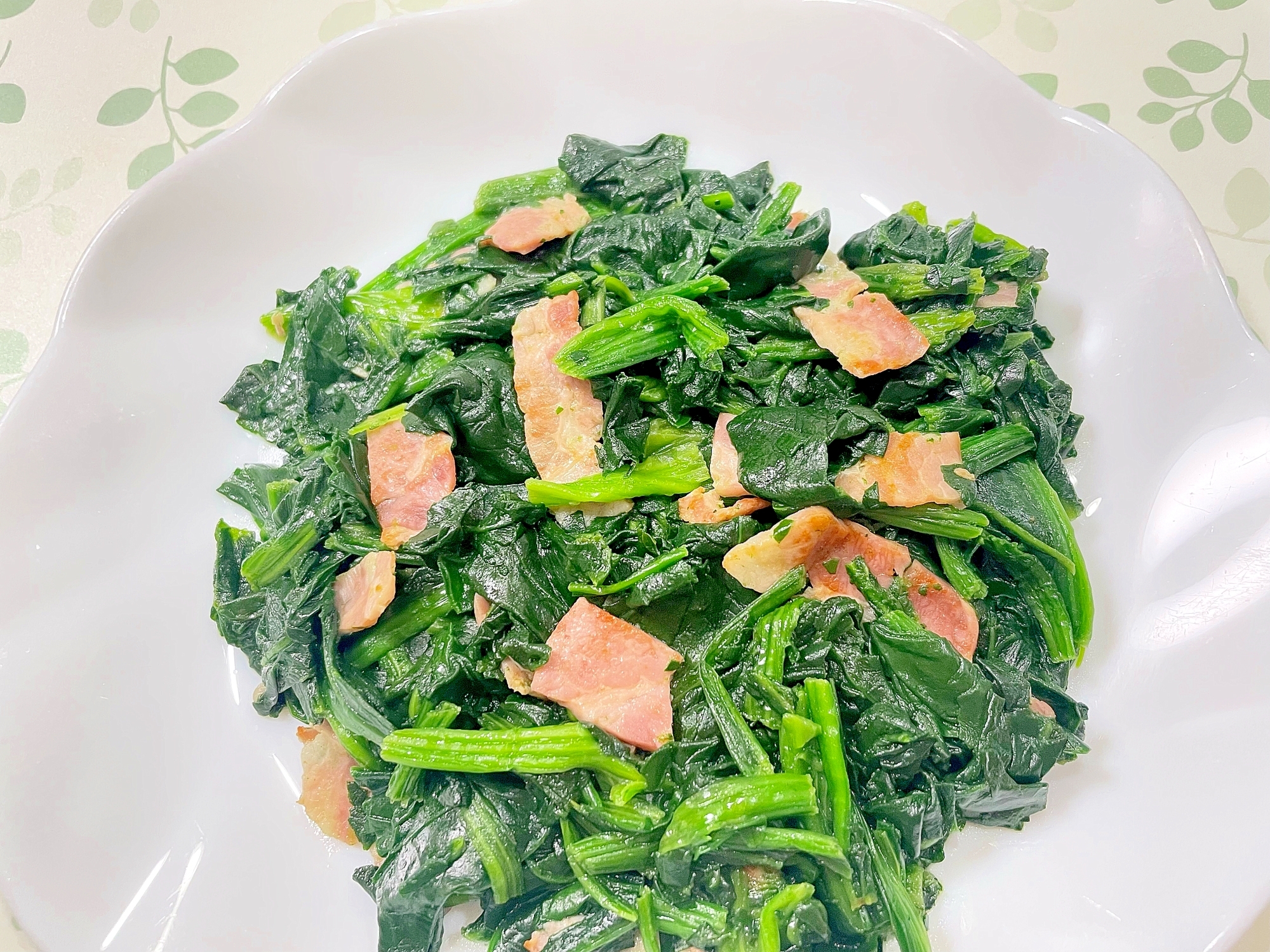味付はお皿の上で☆ほうれん草とベーコンのソテー