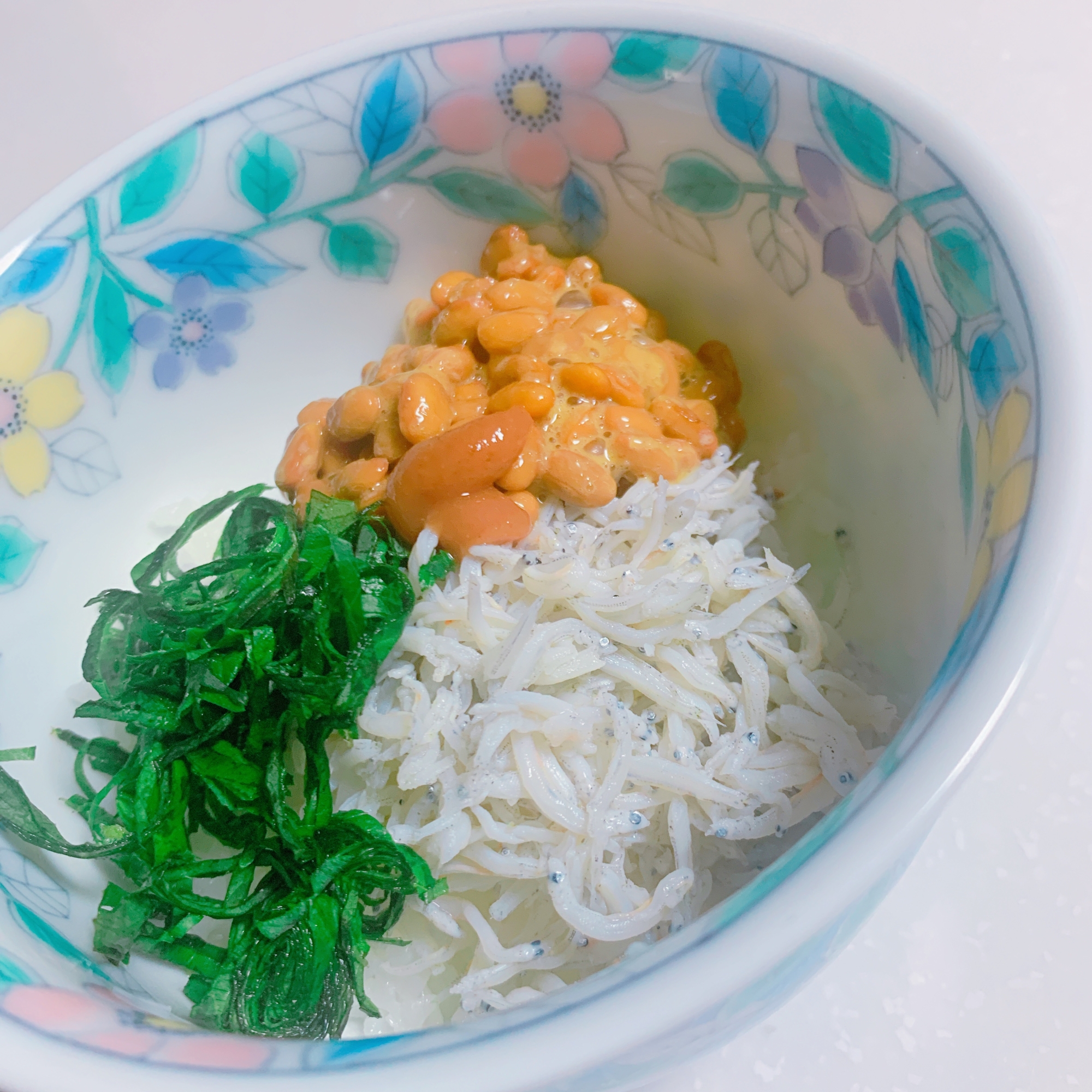 朝食に❗納豆入りしらす丼