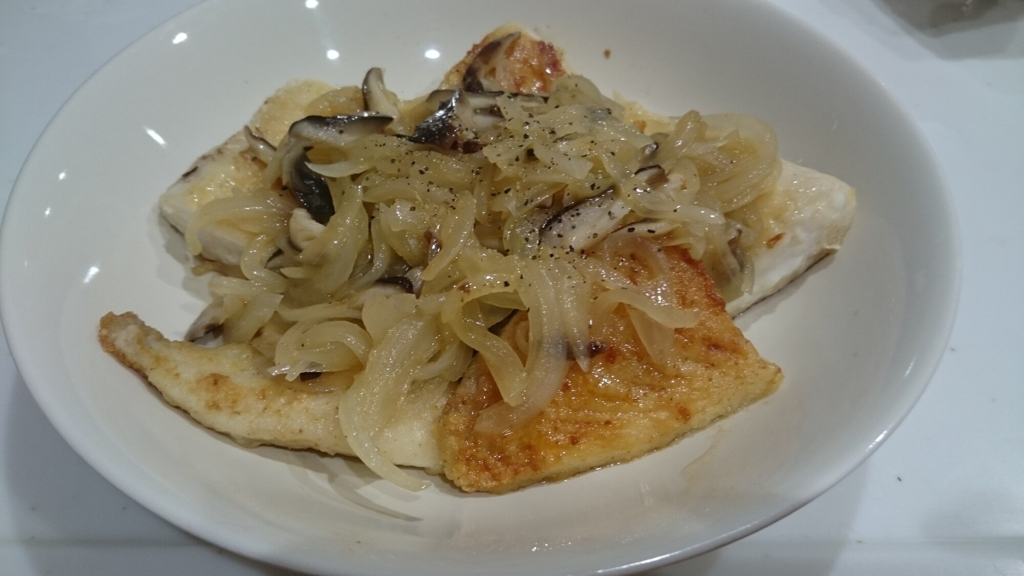 白ワインに 白身魚のムニエル 玉葱たっぷりソースで レシピ 作り方 By Gahirusan 楽天レシピ