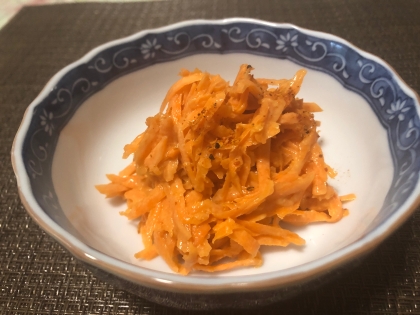 簡単副菜！シャキシャキにんじんの胡麻和え