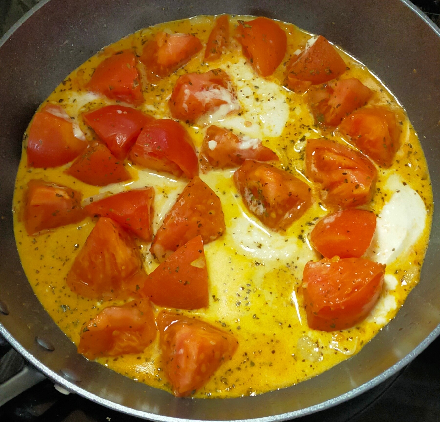 トマトとガーリックのモッツァレラチーズ炒め