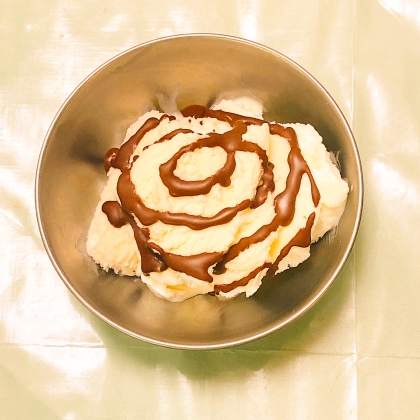 Laonさん♪レポありがとうございました♪生クリームで手作りバニラアイス最高に美味しいです！アイスにかけるとパリパリになるハーシーチョコレートシロップですෆ˚*
