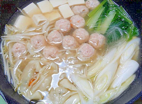 市販の鶏団子で野菜たっぷりお鍋