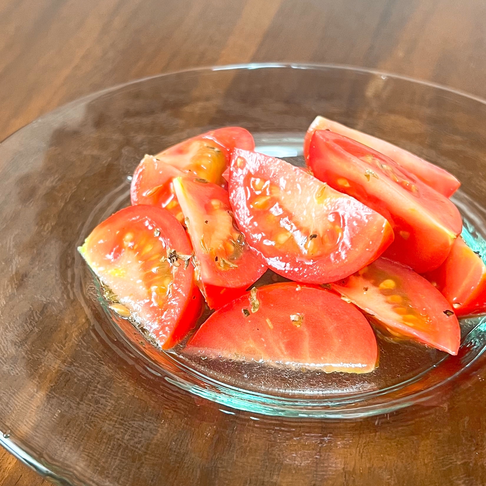 ハーブが香る♪トマトの簡単10秒サラダ！