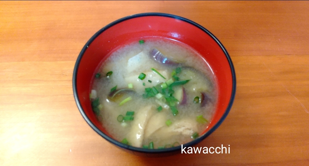 茄子と油揚げと小ネギのお味噌汁