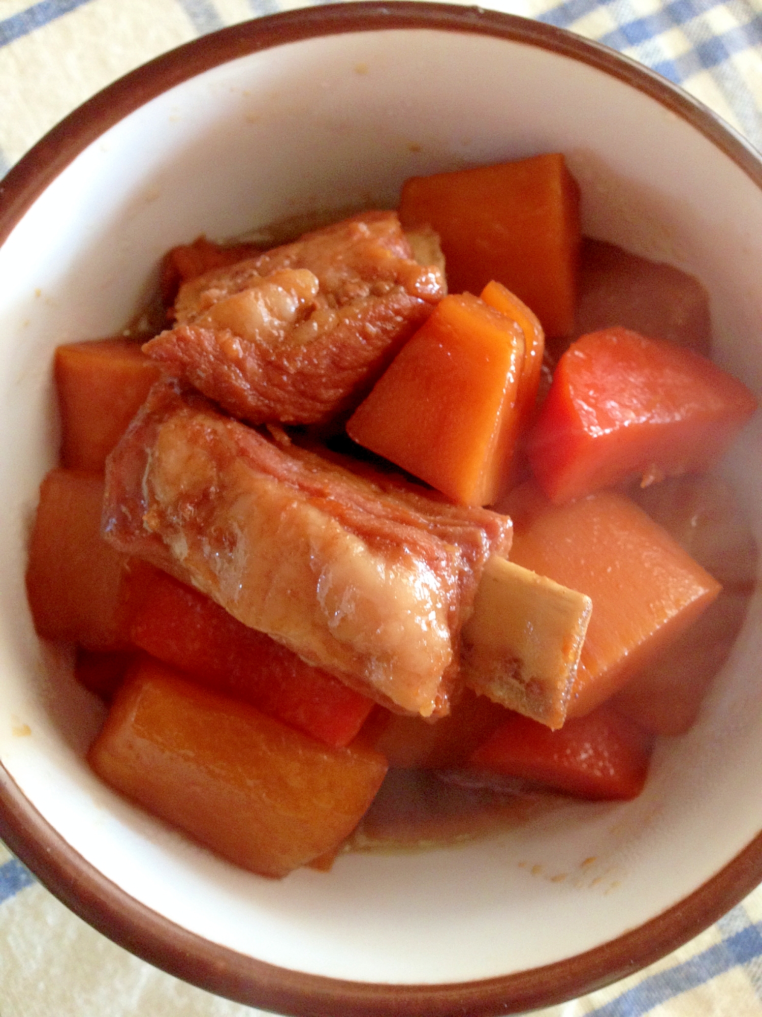 骨付きバラ豚肉と野菜煮込み