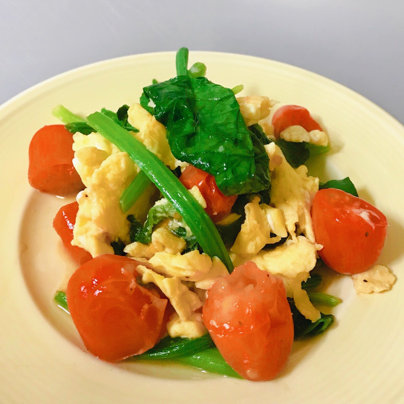 ほうれん草と卵とトマトの中華炒め レシピ 作り方 By 黒豆2810 楽天レシピ ほうれん草と卵とトマトの中華炒め レシピ 作り方 By 黒豆2810 楽天レシピ