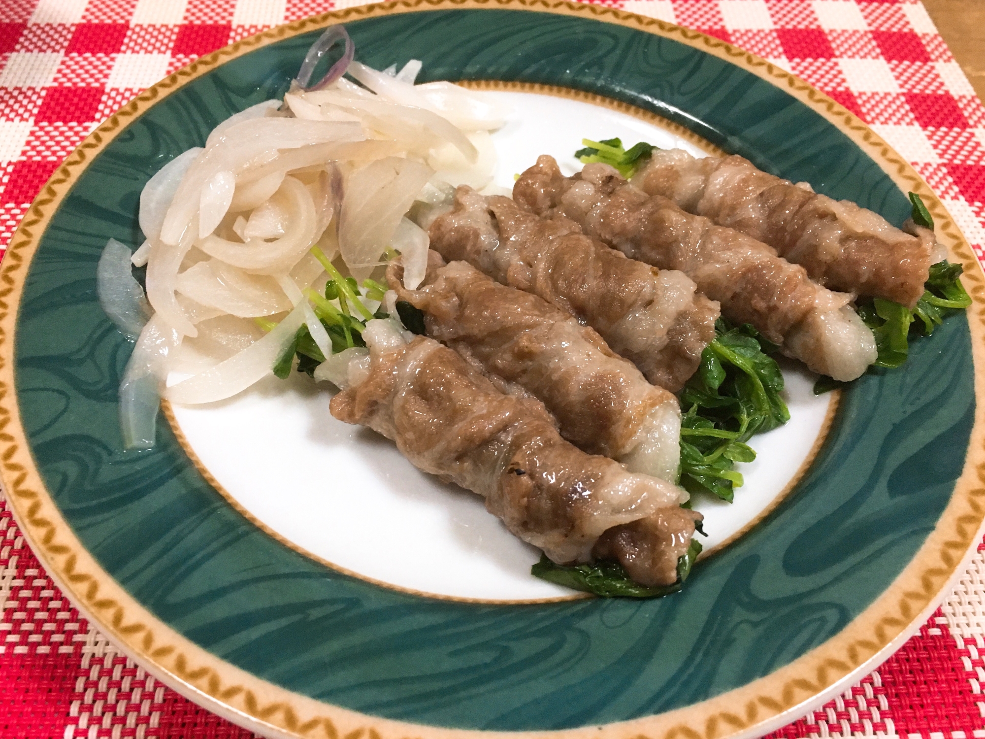 電子レンジで簡単〜!! ♥豆苗の豚肉巻き♥