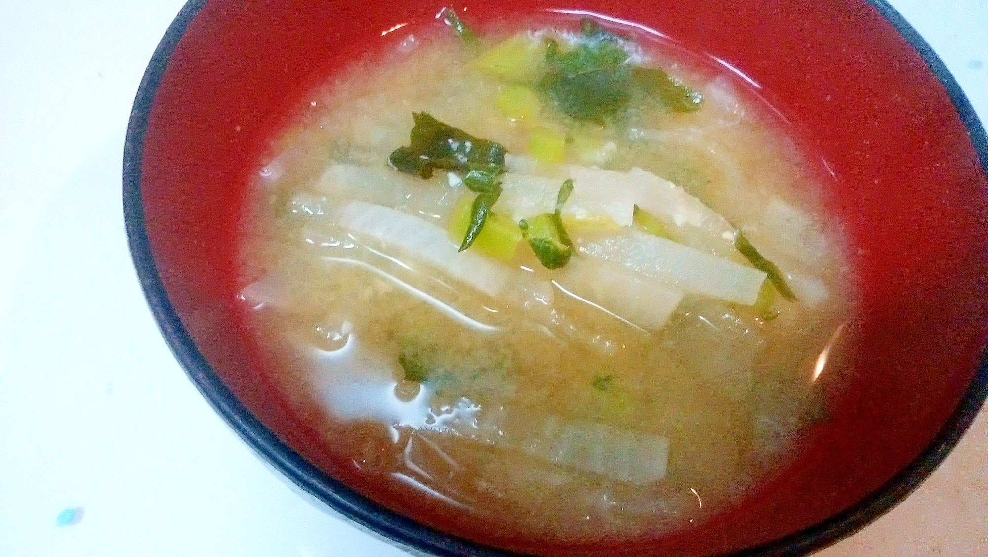 カルシウムいっぱい！大根と葉っぱの味噌汁♪