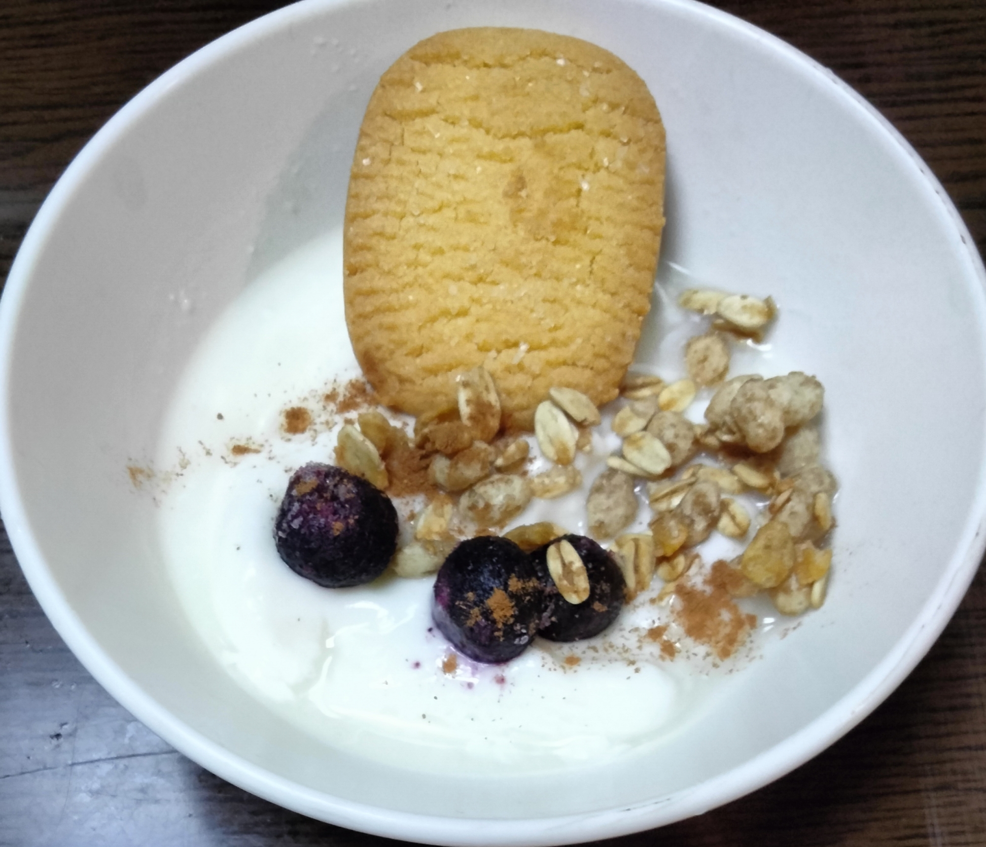 今日のヨーグルト♡ブルーベリー&グラノーラクッキー