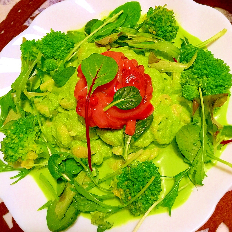 緑野菜とイカ塩辛の彩り鮮やかサラダパスタ
