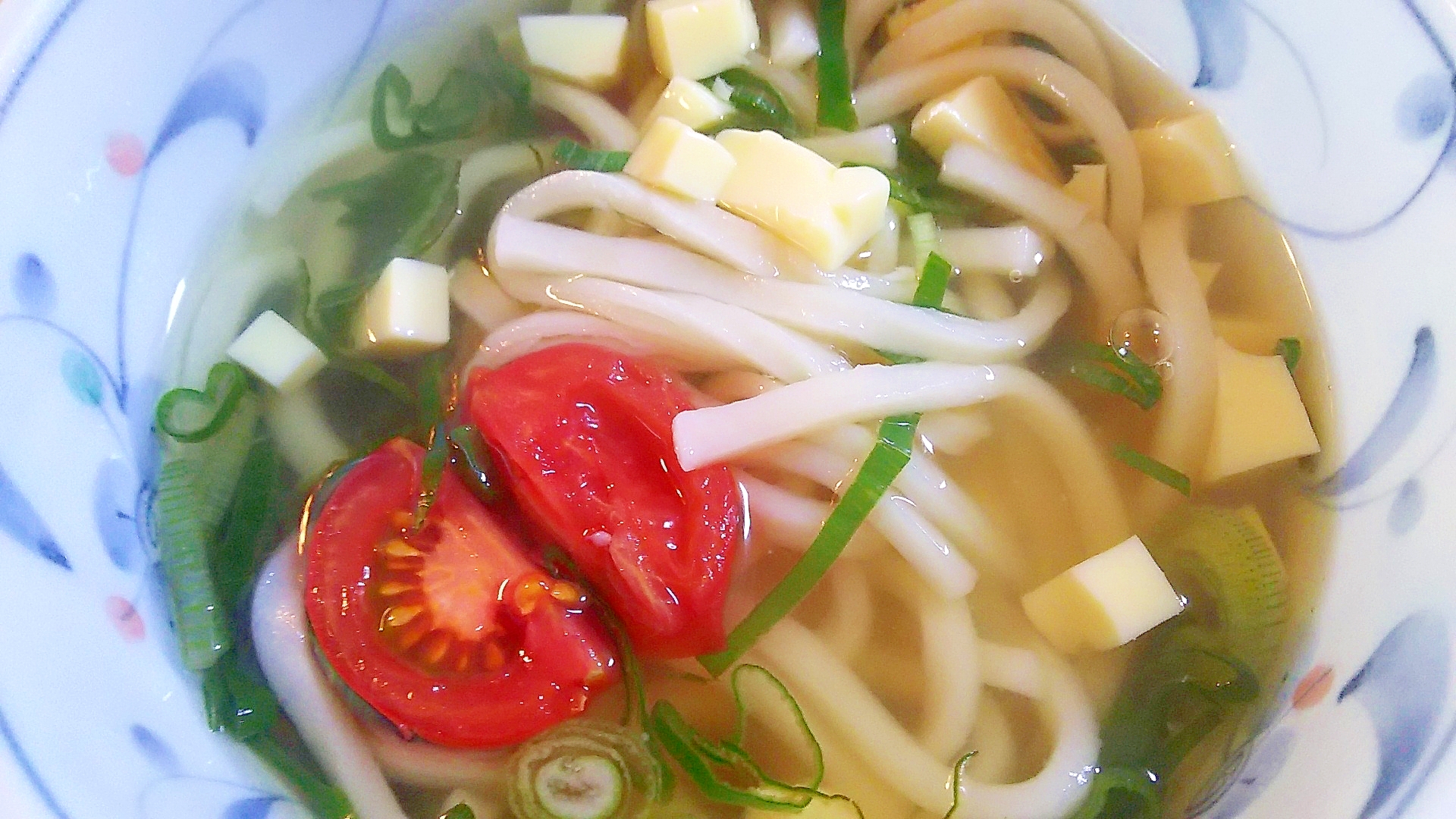 お一人様ランチにいかが！　卵豆腐とトマトのうどん