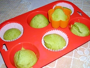 粉末緑茶でノンオイルカップケーキ