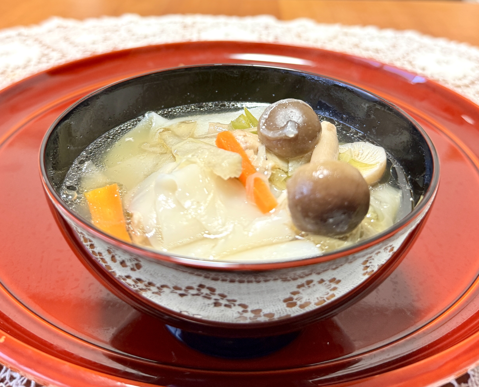 岩手県の郷土料理！根菜と鶏肉でもちもちの☆ひっつみ