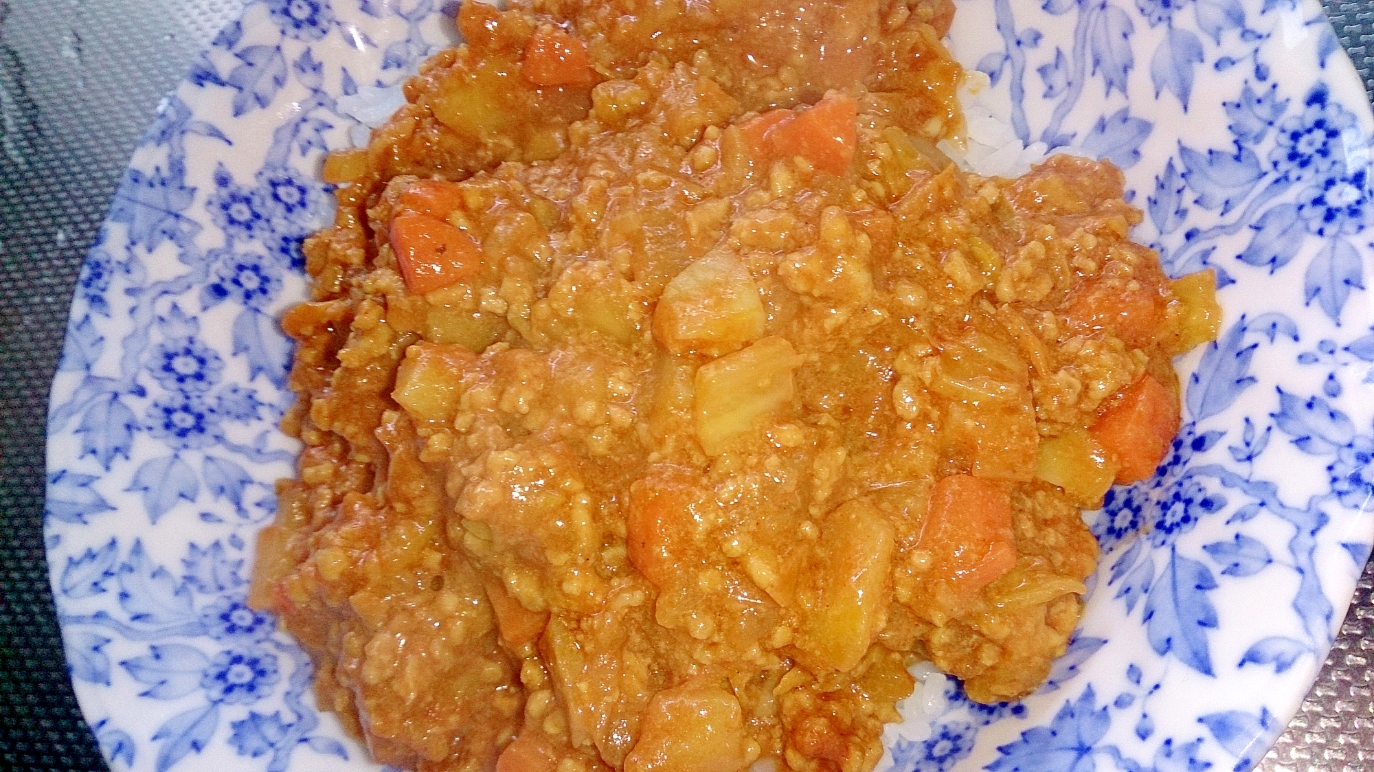 トマト缶でつくる野菜たっぷりドライカレー！！