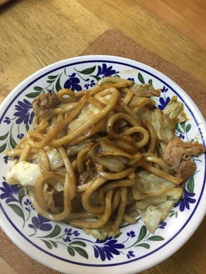 急に焼うどんが食べたくなってしまいました。あるもので出来て美味しかったです。