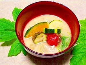 野菜のお出汁とヨーグルト入り☆夏野菜の冷たい味噌汁