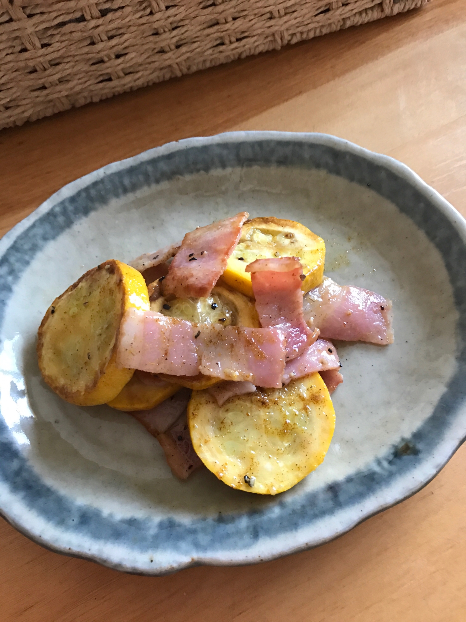 ズッキーニとベーコンのカレー炒め