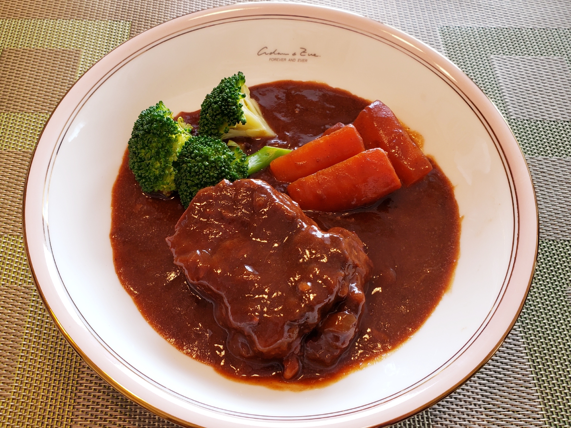 圧力鍋で!とろとろ やわらか 牛タンシチュー