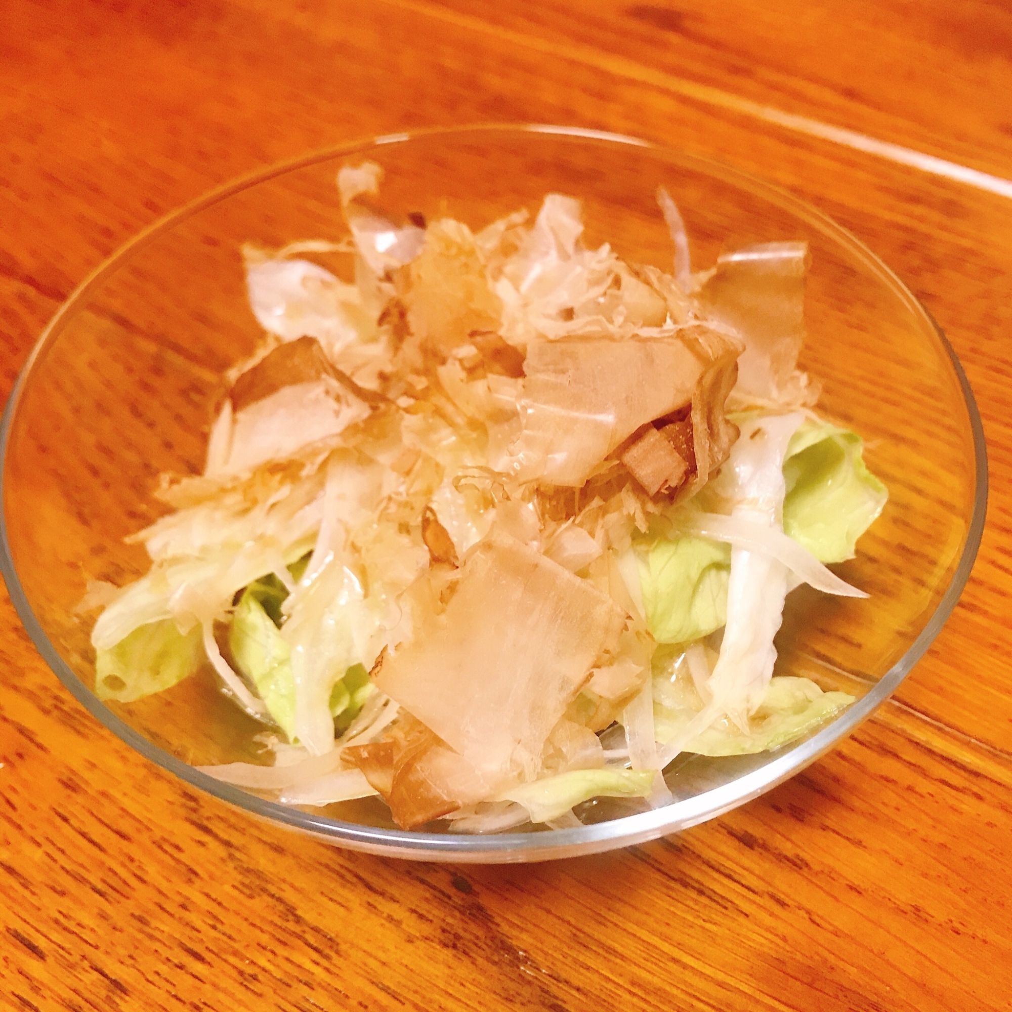 たっぷり鰹節のレタスサラダ