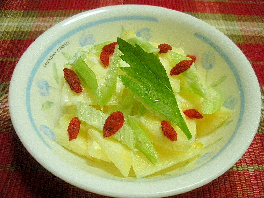 お夜食に！リンゴとセロリのマヨヨーグルトサラダ♪