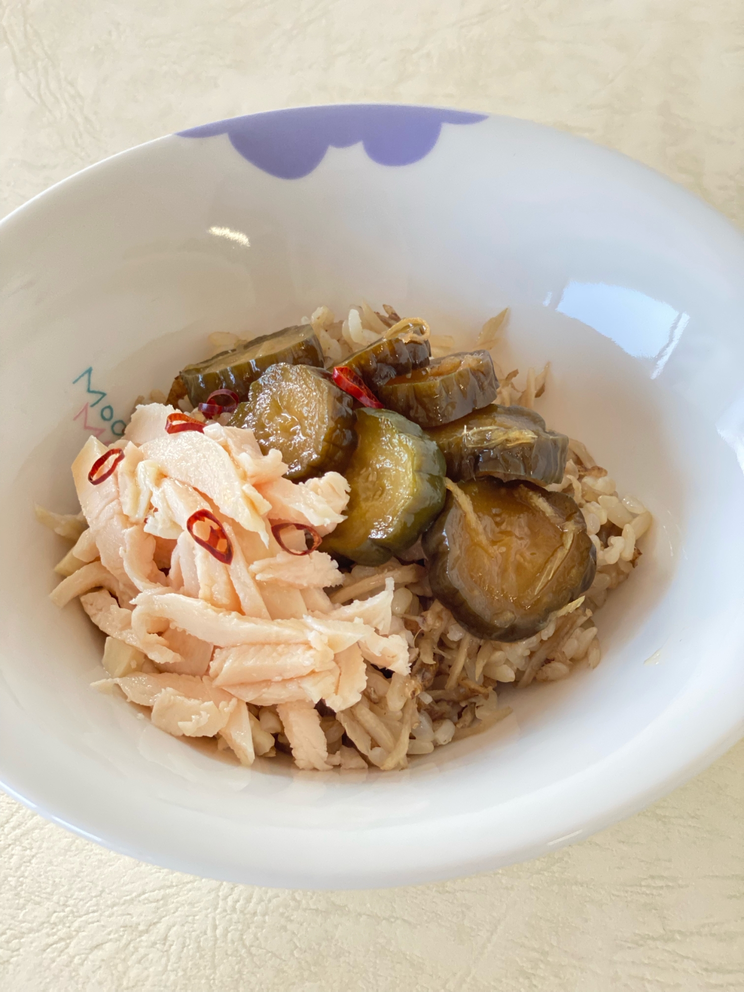 ごぼうごはんのきゅうりのキューちゃん風漬物丼