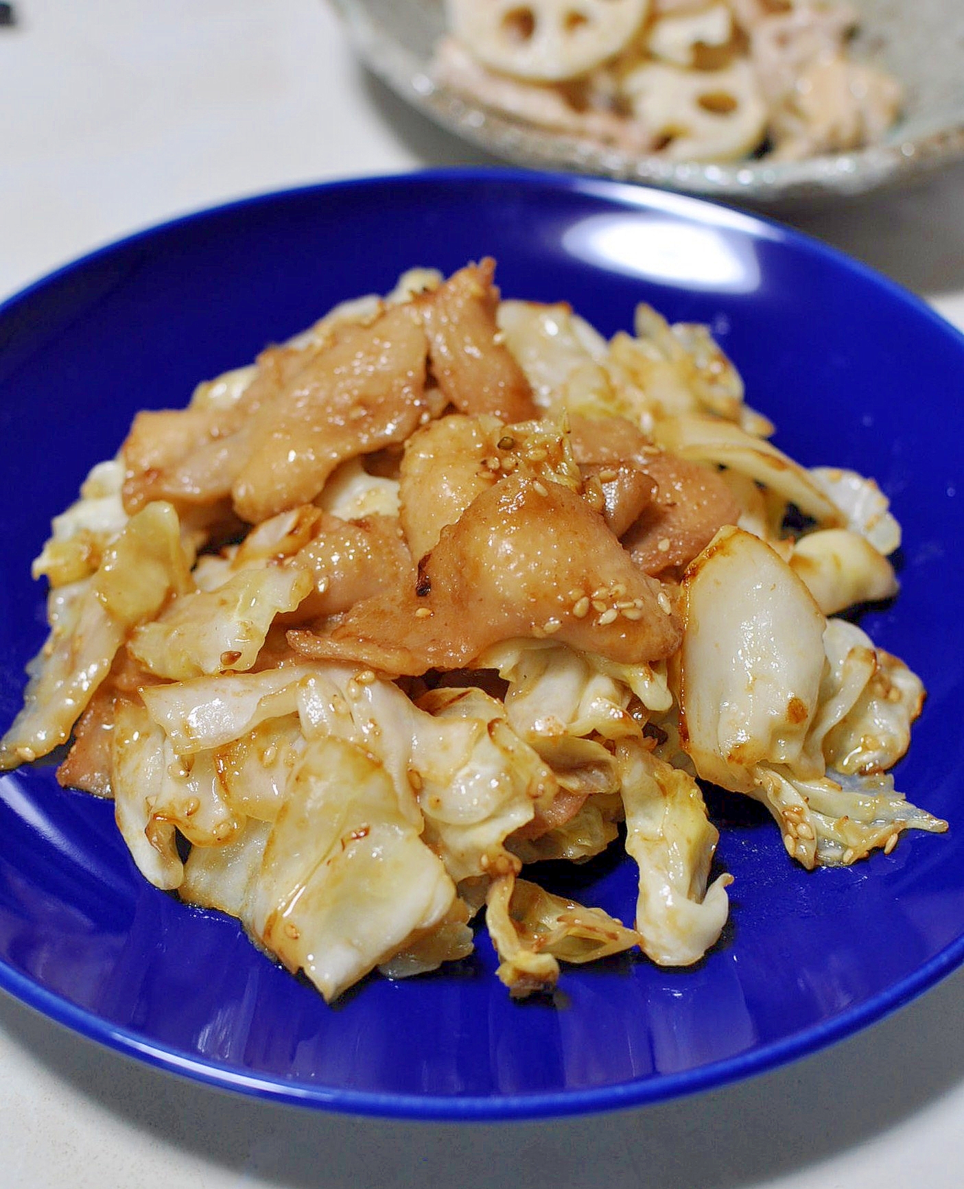 鶏皮とキャベツの味噌炒め