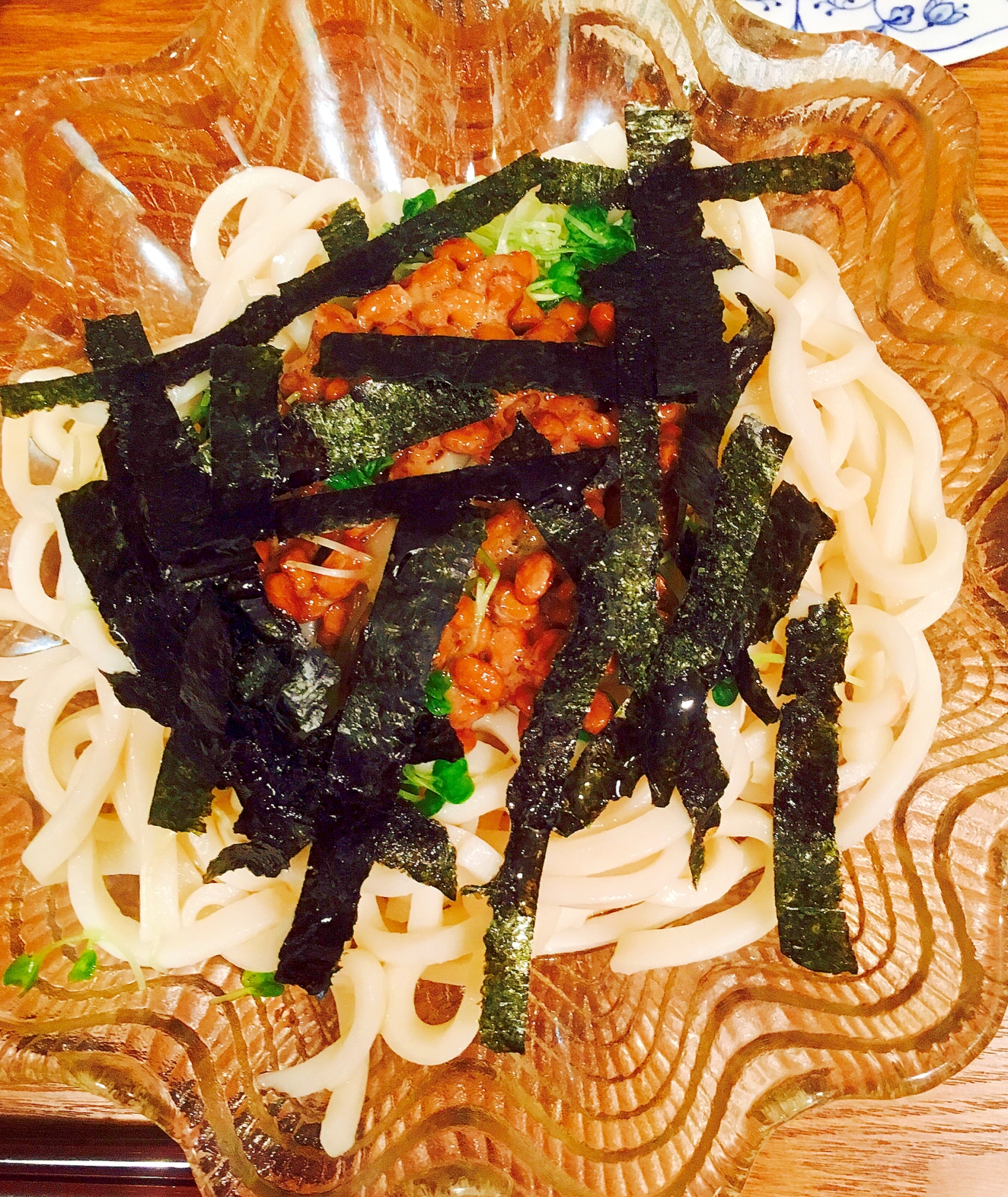 納豆とかいわれ大根と海苔乗せのうどん