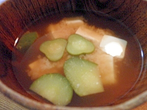 豆腐ときゅうりの味噌汁