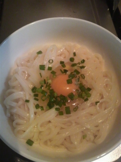 やっぱり釜たまは美味しいですね(*^^*)いつもは醤油でしたが麺つゆの方が美味しい(^-^)b