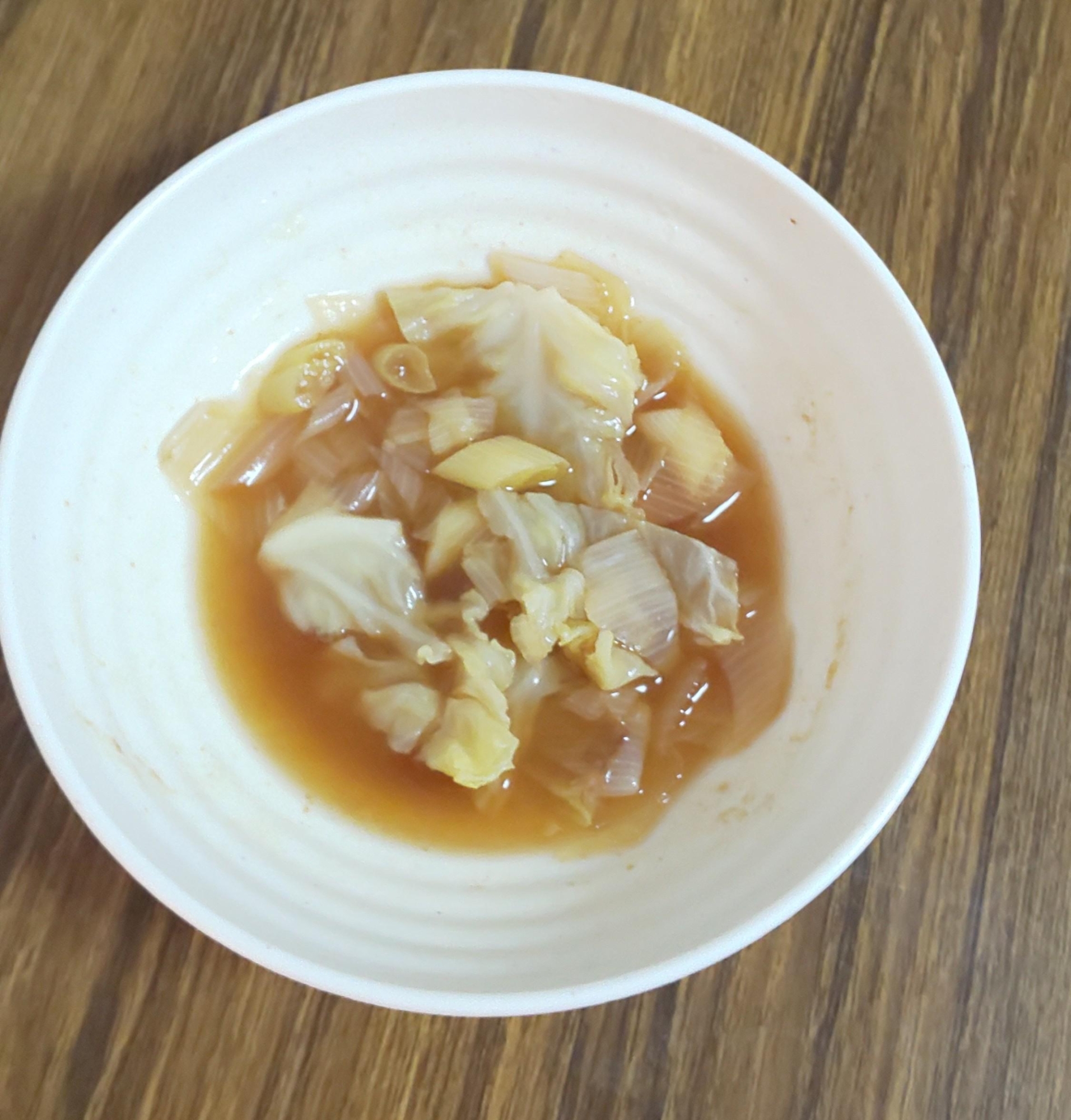 キャベツとネギの味噌汁