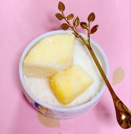 ジオ☆ちゃん♪練乳ヨーグルトにパイナップルをトッピングして作りました✧˖°甘×甘酸っぱい美味しいですねෆˎˊ˗˭̴̵̶͈ૣ؎ ˭̴̵̶͈‎٭♡
