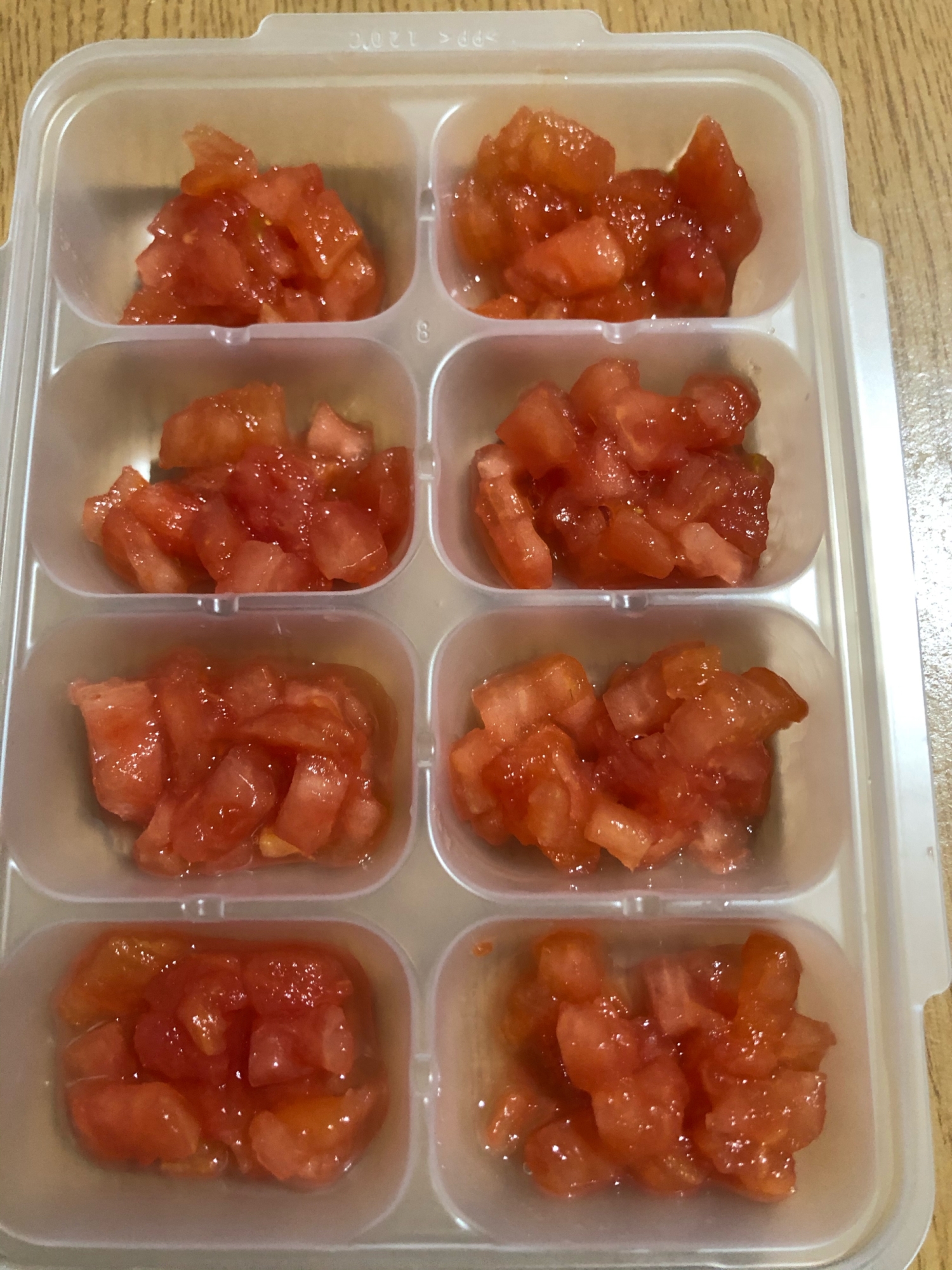 離乳食後期　トマトの角切り